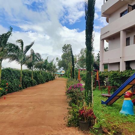 Quinte Hills Residency Villa Panchgani Exteriör bild
