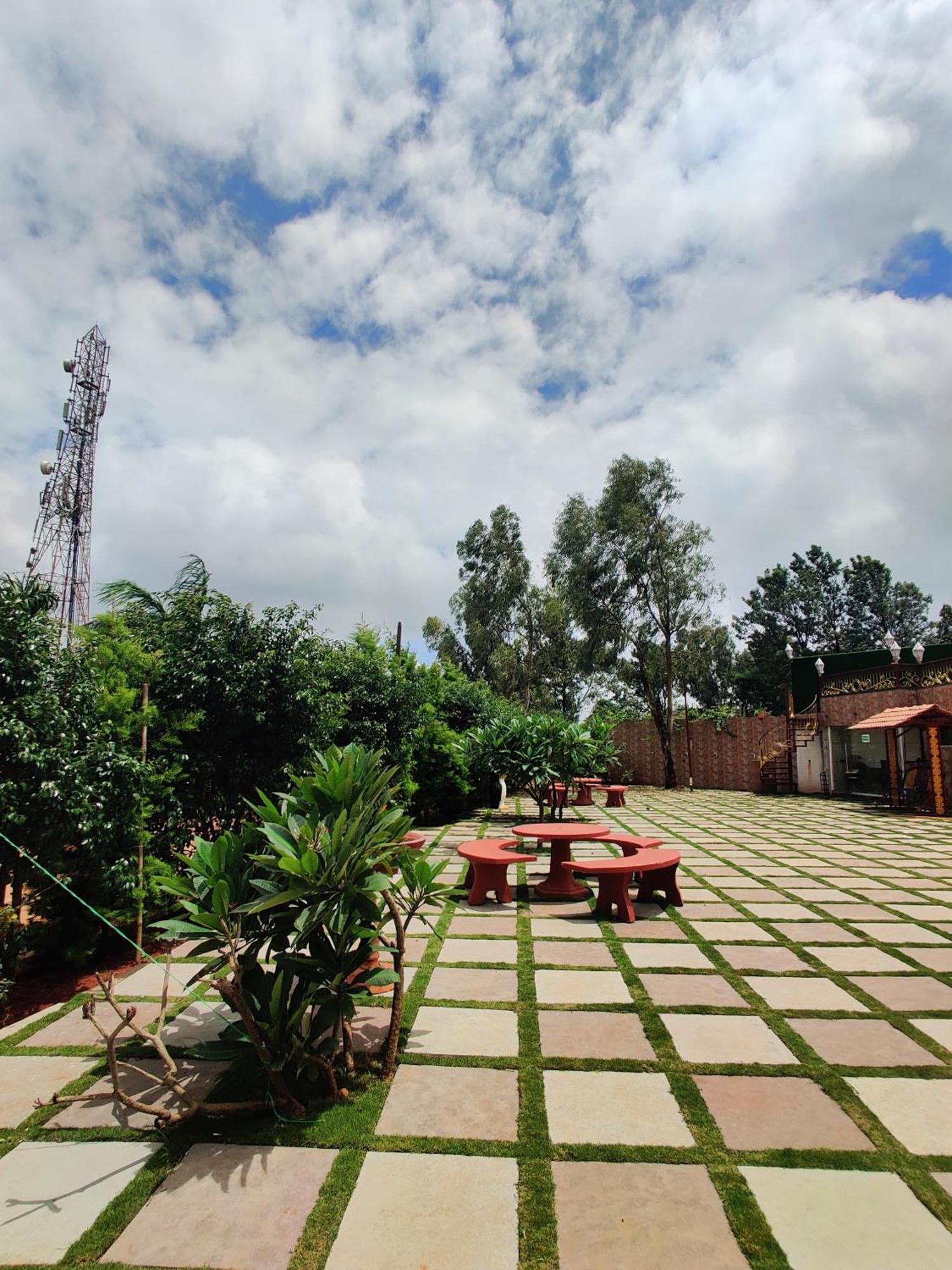 Quinte Hills Residency Villa Panchgani Exteriör bild