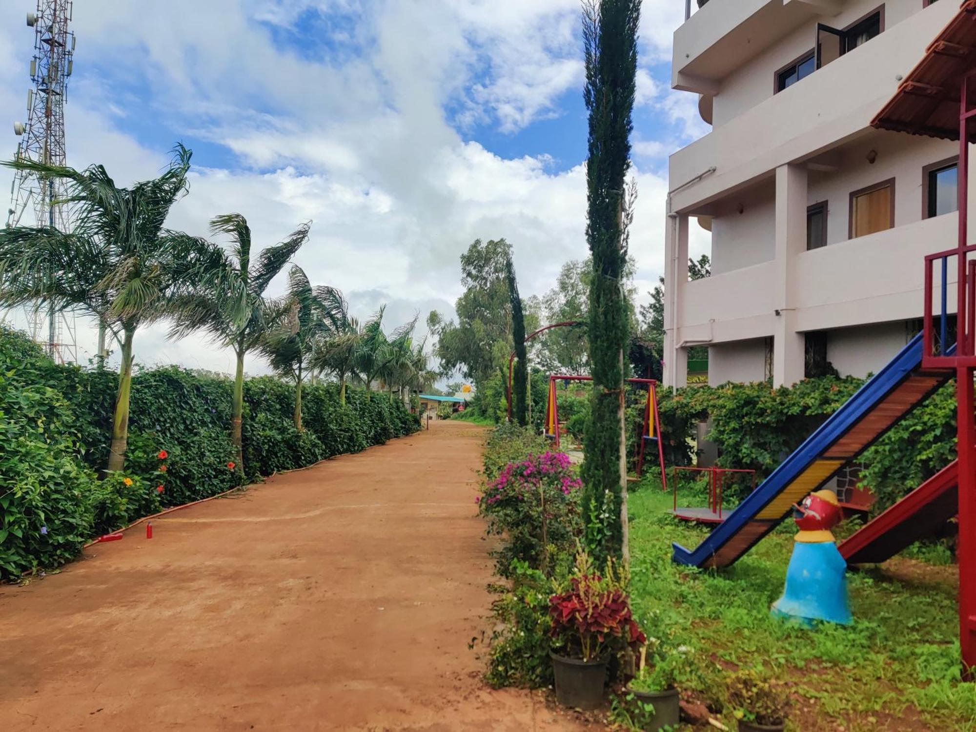 Quinte Hills Residency Villa Panchgani Exteriör bild